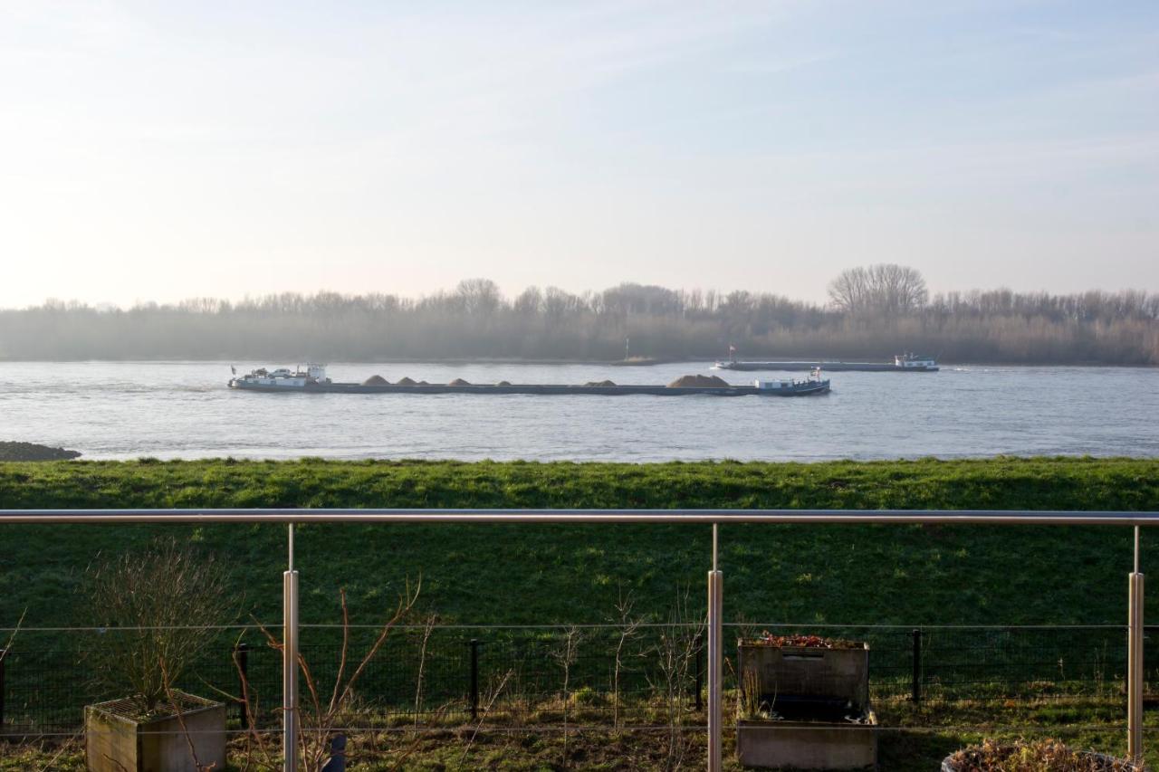 B&B Pompgebouw Aan De Rijn Tolkamer Bagian luar foto
