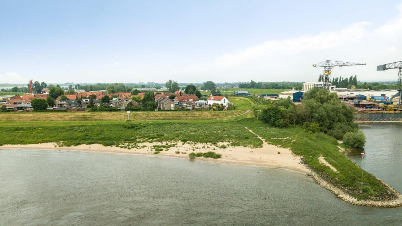 B&B Pompgebouw Aan De Rijn Tolkamer Bagian luar foto