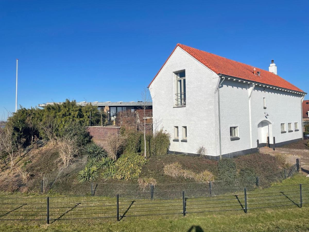 B&B Pompgebouw Aan De Rijn Tolkamer Bagian luar foto