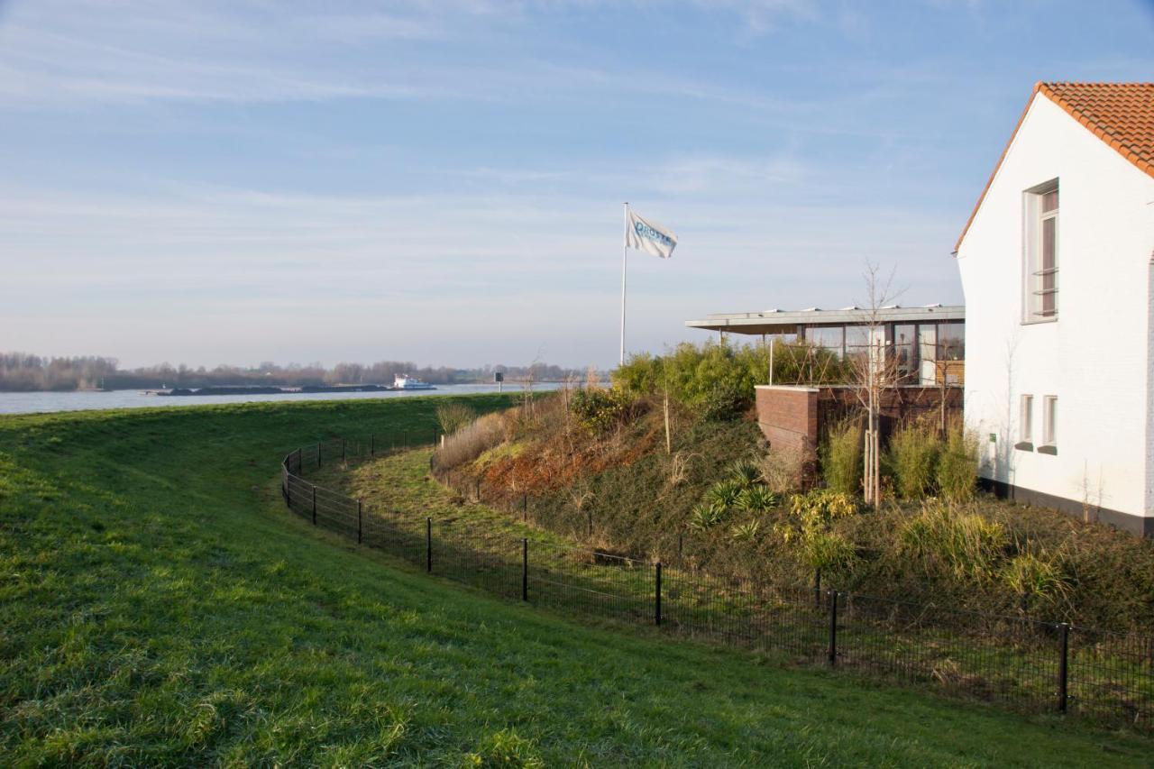 B&B Pompgebouw Aan De Rijn Tolkamer Bagian luar foto